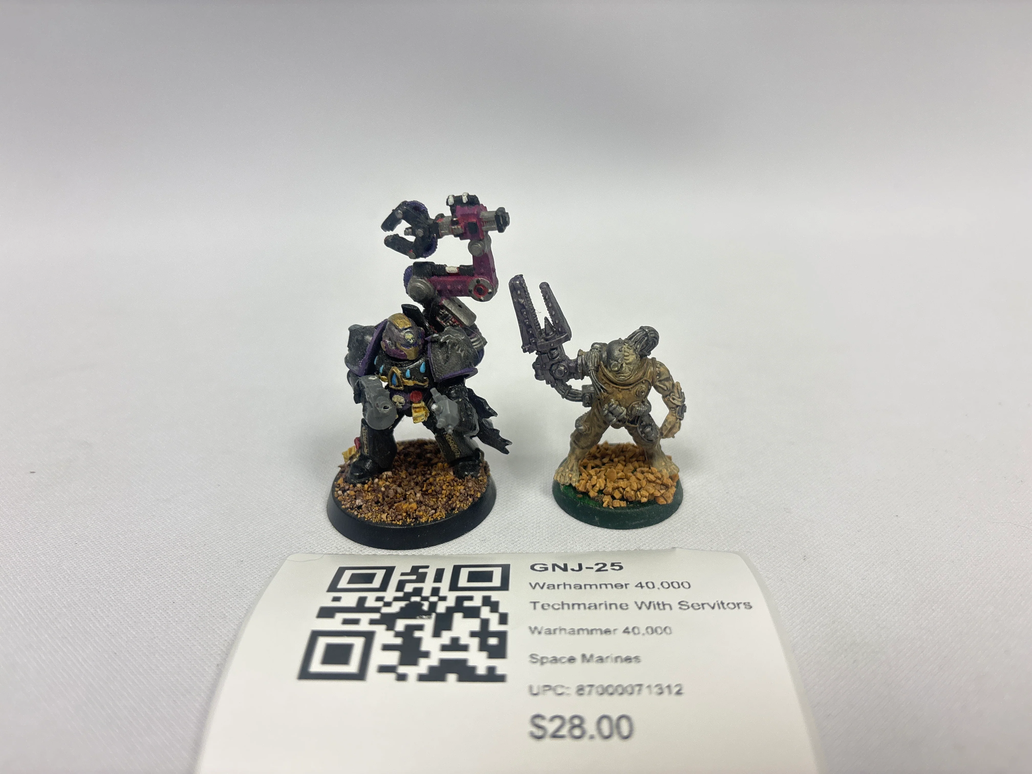 Warhammer 40,000 Techmarine With Servitors GNJ-25